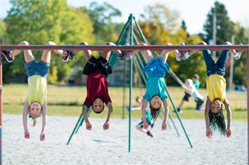5 Reasons Kids Should Play Outside More